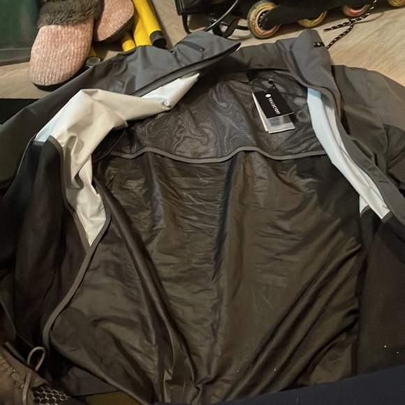 Super lightweight brand new TRAJECTORY  windbreaker - Picture 2 of 4